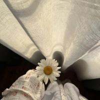 زهرا آذرگون